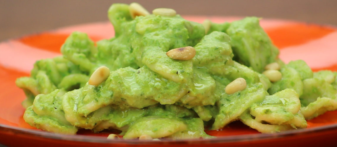 Orecchiette pesto di sedano e mandorle